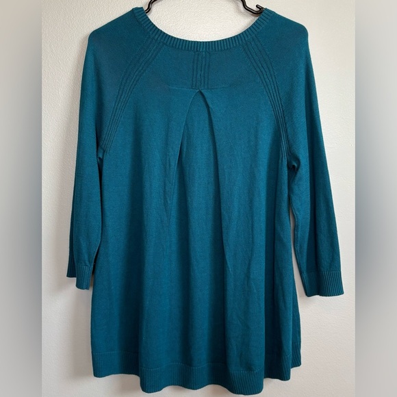 NWT THE LIMITED Crew Neck Sweater with Scoop Neck and Relaxed Fit Small - Picture 2 of 7